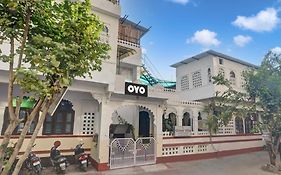 Hotel Girnar Villa